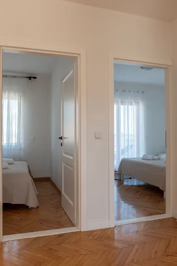 3-Bedroom Apartment in Tkon for Up to 6