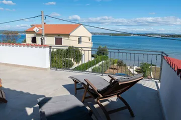 3-Bedroom Apartment in Tkon for Up to 6