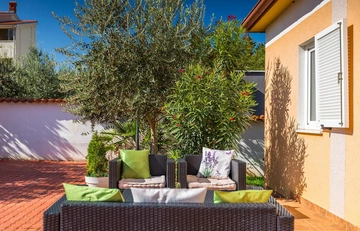 Pula Apartment for 2 Guests with Private Terrace