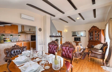 3-Bedroom Apartment with Pool Access in Pula