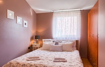 3-Bedroom Apartment with Pool Access in Pula