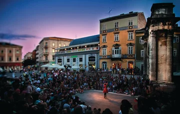 3-Bedroom Apartment with Pool Access in Pula