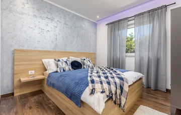 Swim-Up Apartment with Private Terrace in Pula