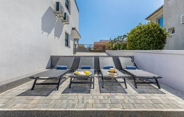 Swim-Up Apartment with Private Terrace in Pula