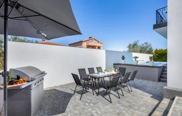 Swim-Up Apartment with Private Terrace in Pula