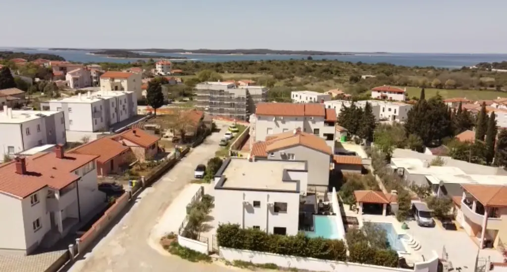 Swim-Up Apartment with Private Terrace in Pula