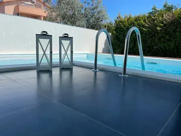 Swim-Up Apartment with Private Terrace in Pula