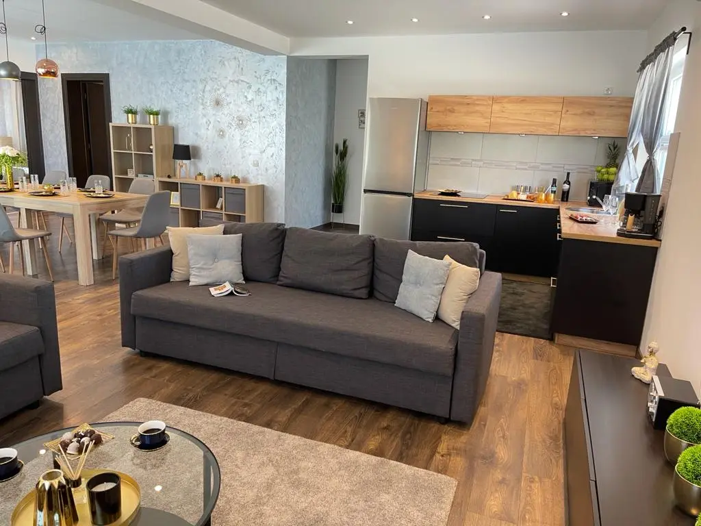 Swim-Up Apartment with Private Terrace in Pula