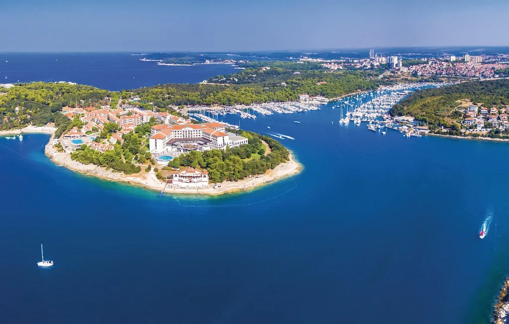 2-Bedroom Apartment for 4 Guests in Pula