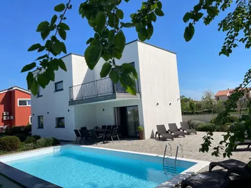 Modern 2-Bedroom Apartment in Vodnjan