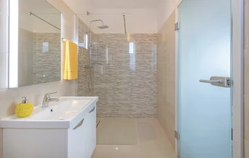 3-Bedroom Apartment with Private Pool in Svetvinčenat