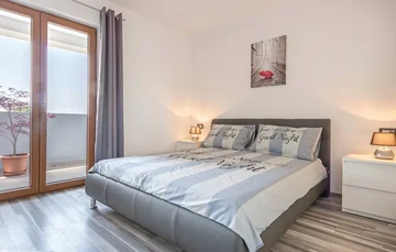 3-Bedroom Apartment with Private Pool in Svetvinčenat