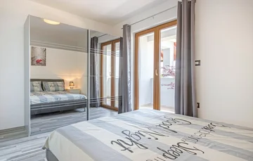 3-Bedroom Apartment with Private Pool in Svetvinčenat