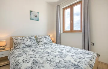 3-Bedroom Apartment with Private Pool in Svetvinčenat