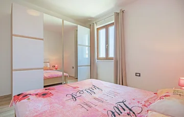 3-Bedroom Apartment with Private Pool in Svetvinčenat