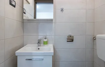 3-Bedroom Apartment with Private Pool in Svetvinčenat