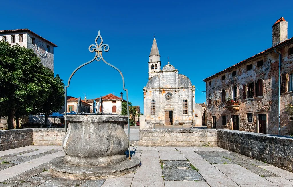 3-Bedroom Apartment with Private Pool in Svetvinčenat