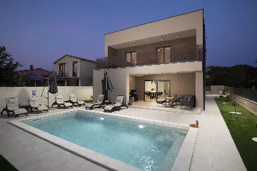 Villa with Private Pool for 8 Guests in Pula