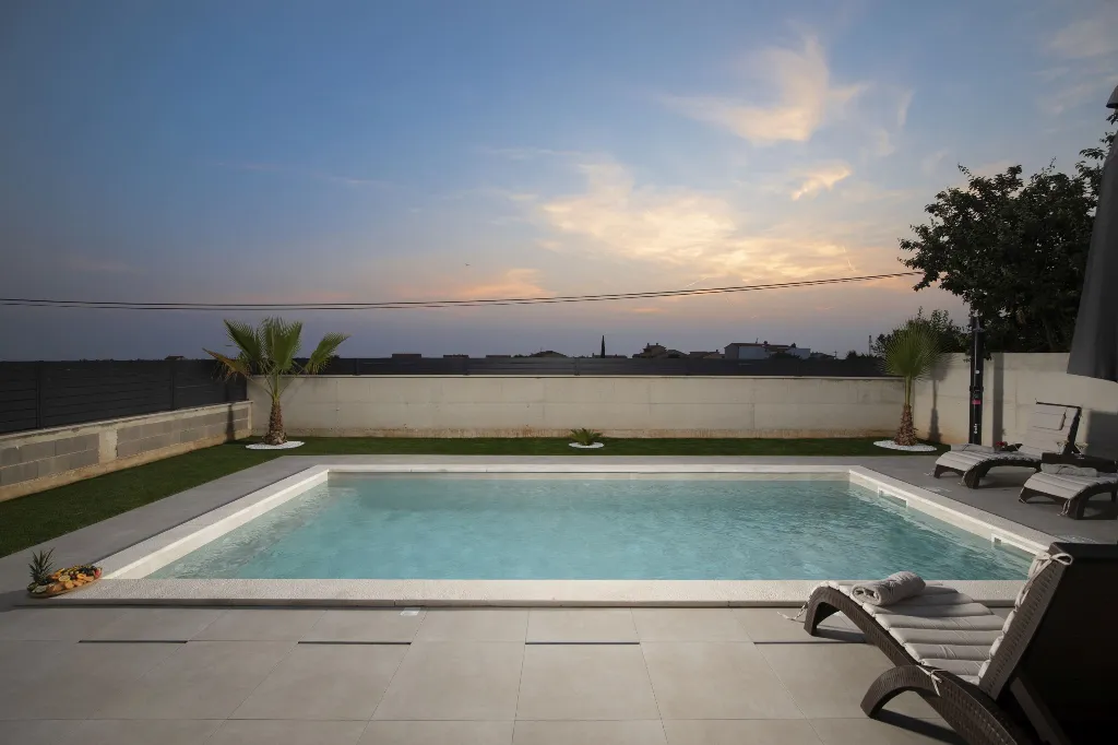 Villa with Private Pool for 8 Guests in Pula