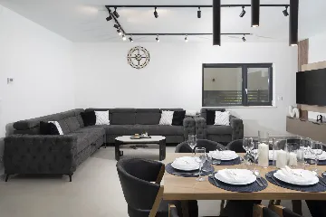 Villa with Private Pool for 8 Guests in Pula