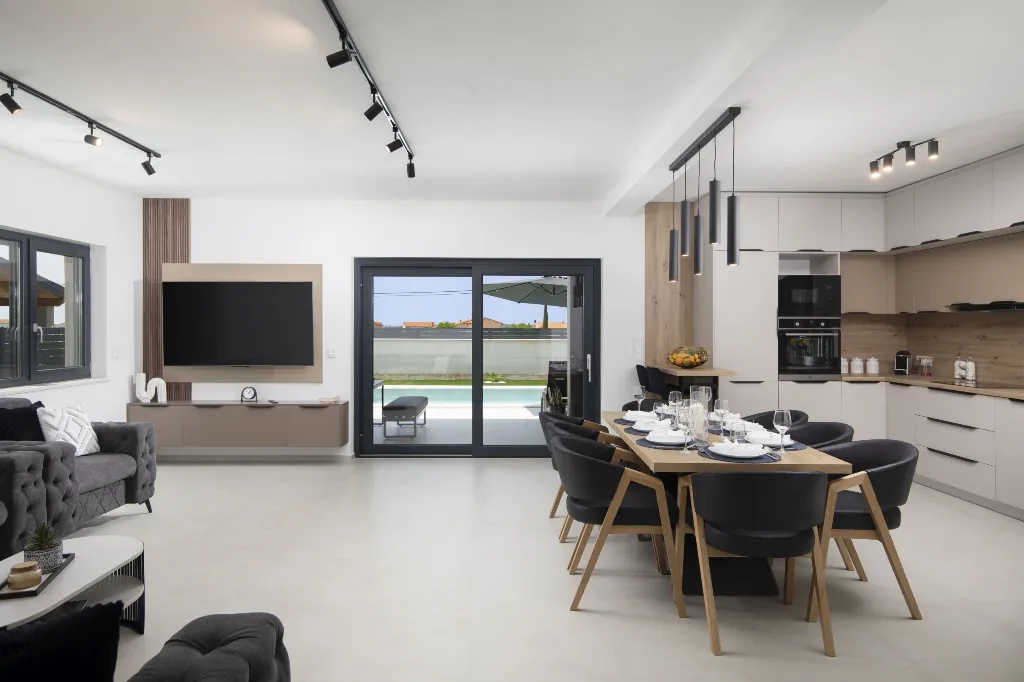 Villa with Private Pool for 8 Guests in Pula