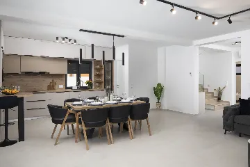 Villa with Private Pool for 8 Guests in Pula