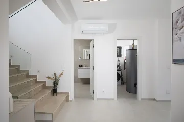 Villa with Private Pool for 8 Guests in Pula