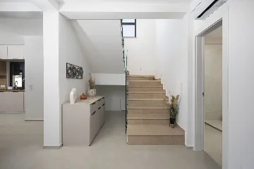 Villa with Private Pool for 8 Guests in Pula