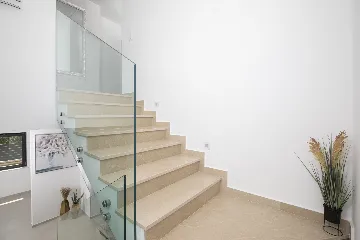 Villa with Private Pool for 8 Guests in Pula