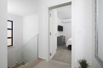 Villa with Private Pool for 8 Guests in Pula