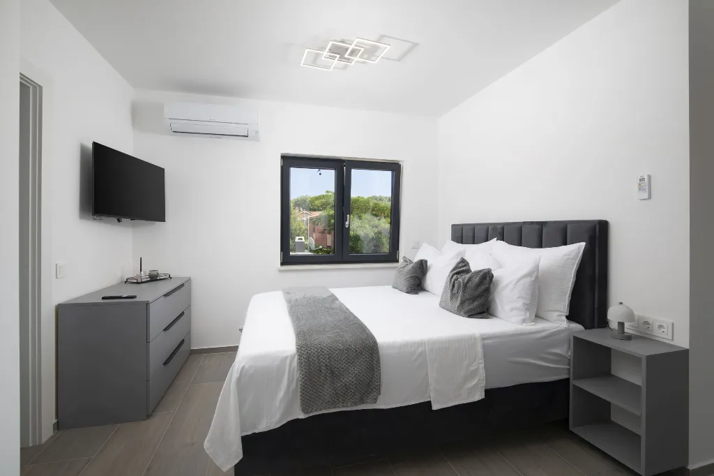 Villa with Private Pool for 8 Guests in Pula
