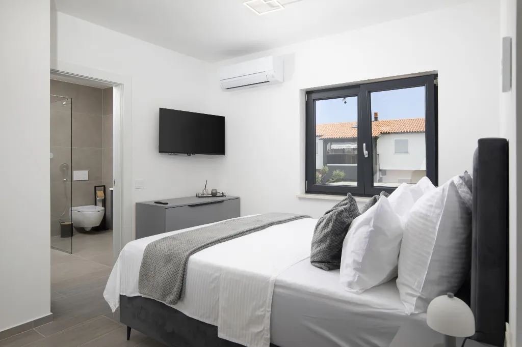 Villa with Private Pool for 8 Guests in Pula