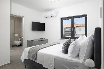 Villa with Private Pool for 8 Guests in Pula