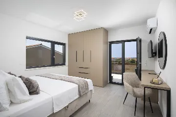 Villa with Private Pool for 8 Guests in Pula