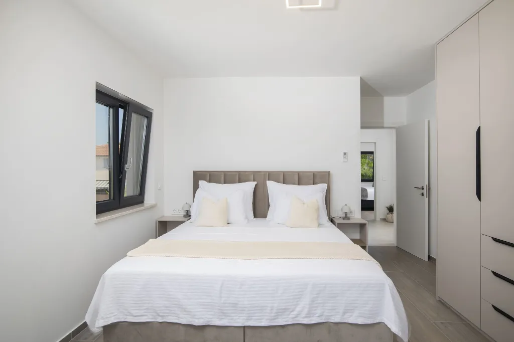 Villa with Private Pool for 8 Guests in Pula
