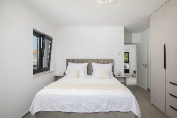 Villa with Private Pool for 8 Guests in Pula