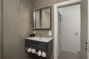 Villa with Private Pool for 8 Guests in Pula