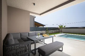 Villa with Private Pool for 8 Guests in Pula