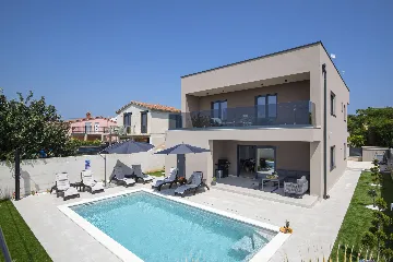 Villa with Private Pool for 8 Guests in Pula