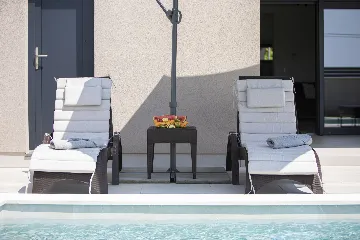 Villa with Private Pool for 8 Guests in Pula