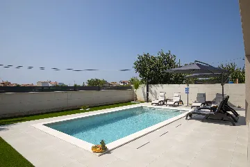 Villa with Private Pool for 8 Guests in Pula