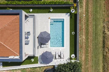 Villa with Private Pool for 8 Guests in Pula