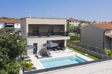 Villa with Private Pool for 8 Guests in Pula