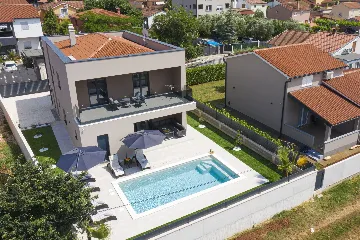 Villa with Private Pool for 8 Guests in Pula