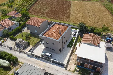 Villa with Private Pool for 8 Guests in Pula