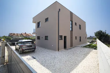 Villa with Private Pool for 8 Guests in Pula