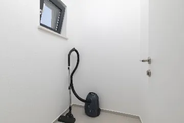 Villa with Private Pool for 8 Guests in Pula