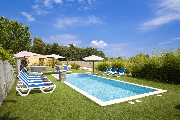Medulin Villa for 12 Guests with Pool and Hot Tub