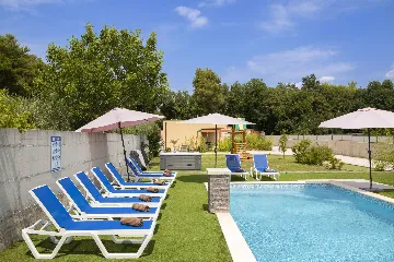 Medulin Villa for 12 Guests with Pool and Hot Tub