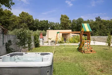 Medulin Villa for 12 Guests with Pool and Hot Tub